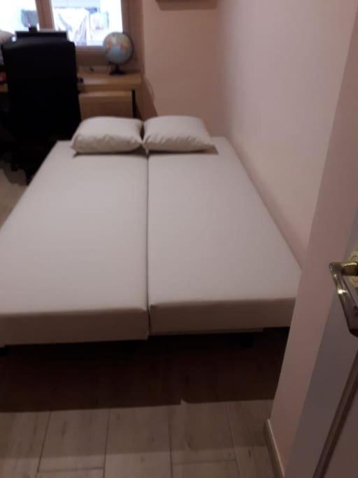 Apartamento De 3 Dormitorios กัมบริลส์ ภายนอก รูปภาพ