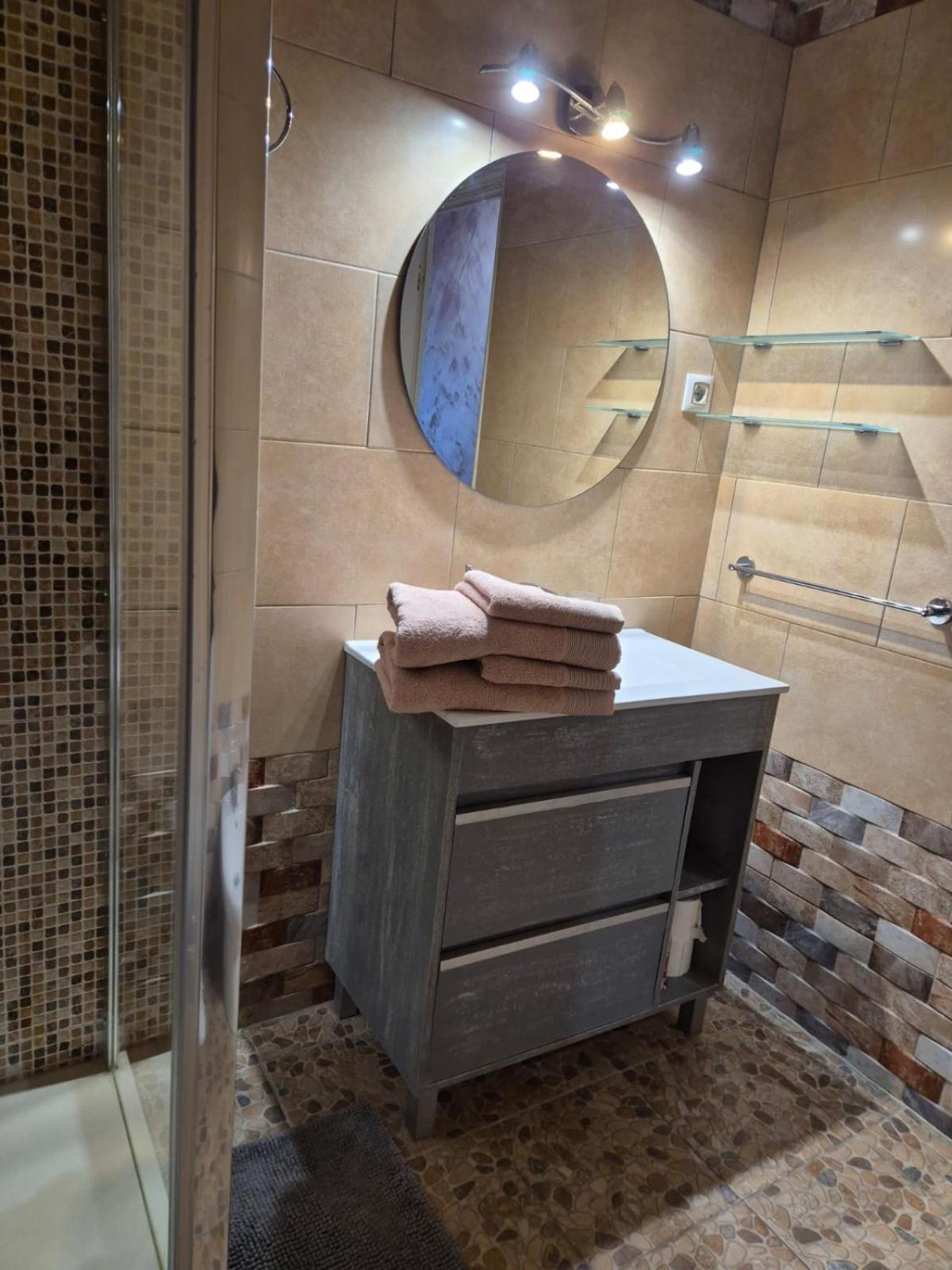 Apartamento De 3 Dormitorios กัมบริลส์ ภายนอก รูปภาพ